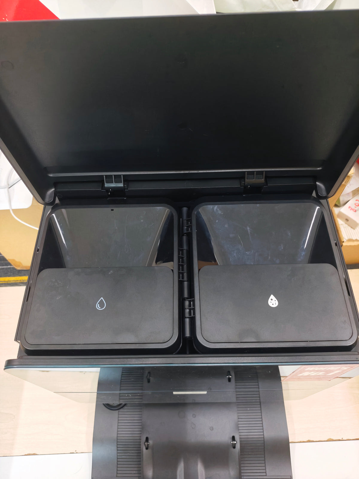 9.11 Auction Roborock Saros 10 Black  - Demo Set