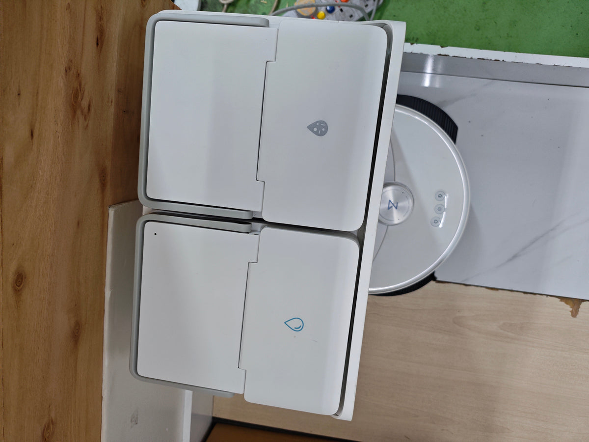 10.23 Auction Roborock S8 MaxV Ultra - Demo set