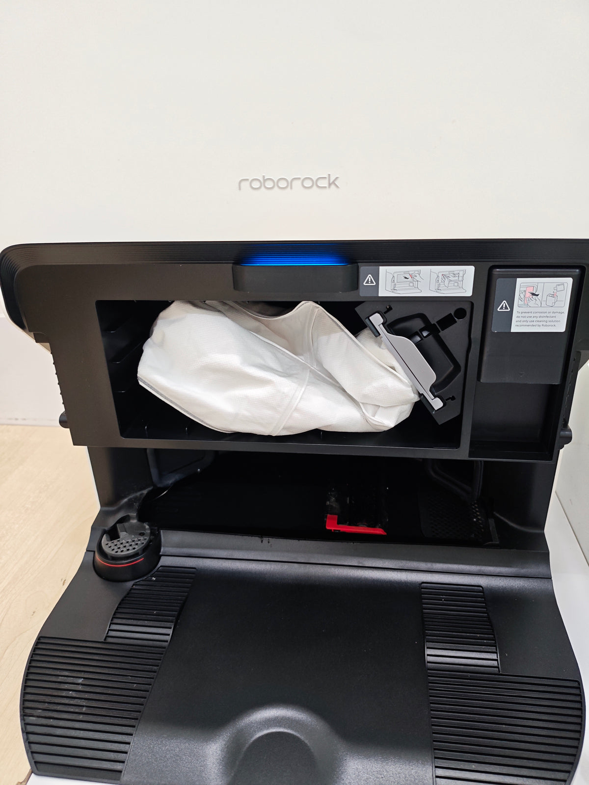 10.23 Auction Roborock S8 MaxV Ultra - Demo set