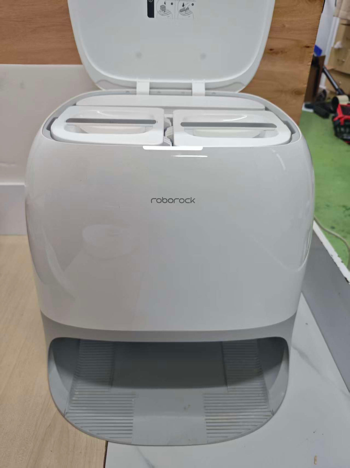 9.25 Auction Roborock Qrevo Curv - Certified Refurbished