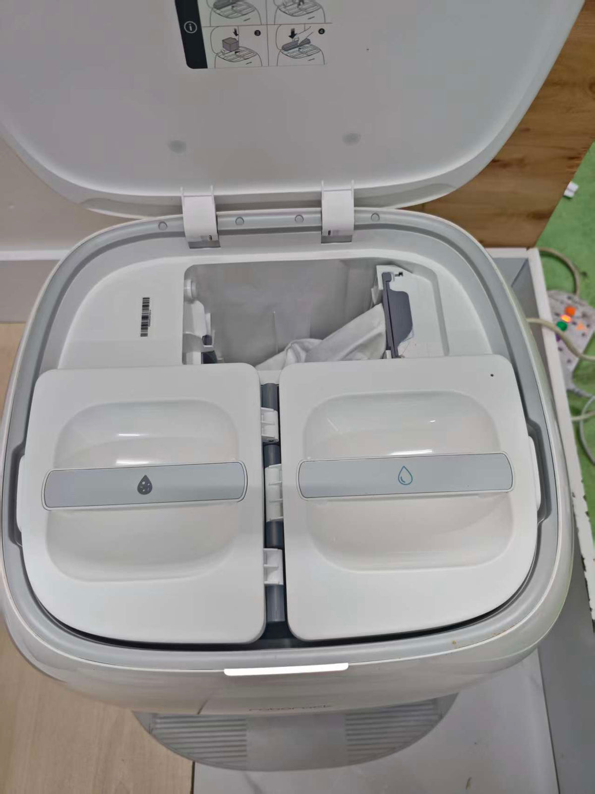 9.25 Auction Roborock Qrevo Curv - Certified Refurbished