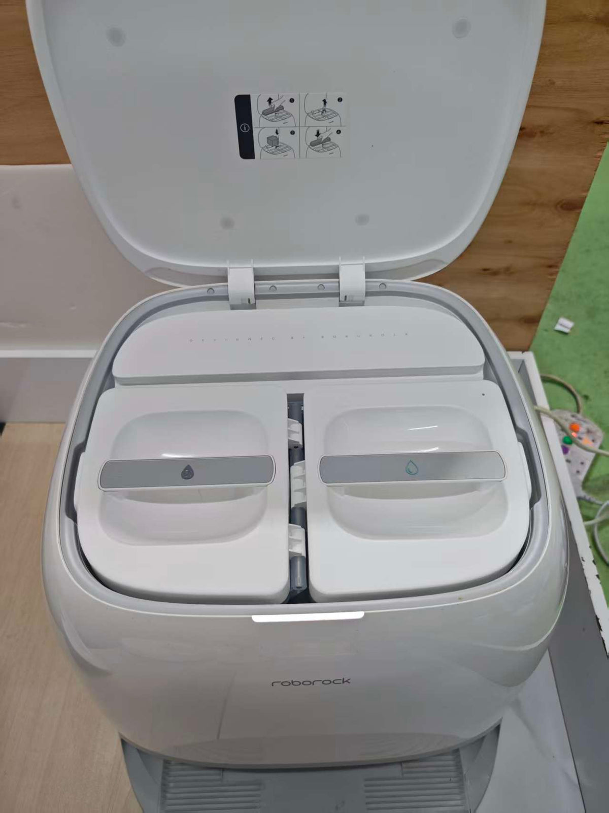 9.25 Auction Roborock Qrevo Curv - Certified Refurbished